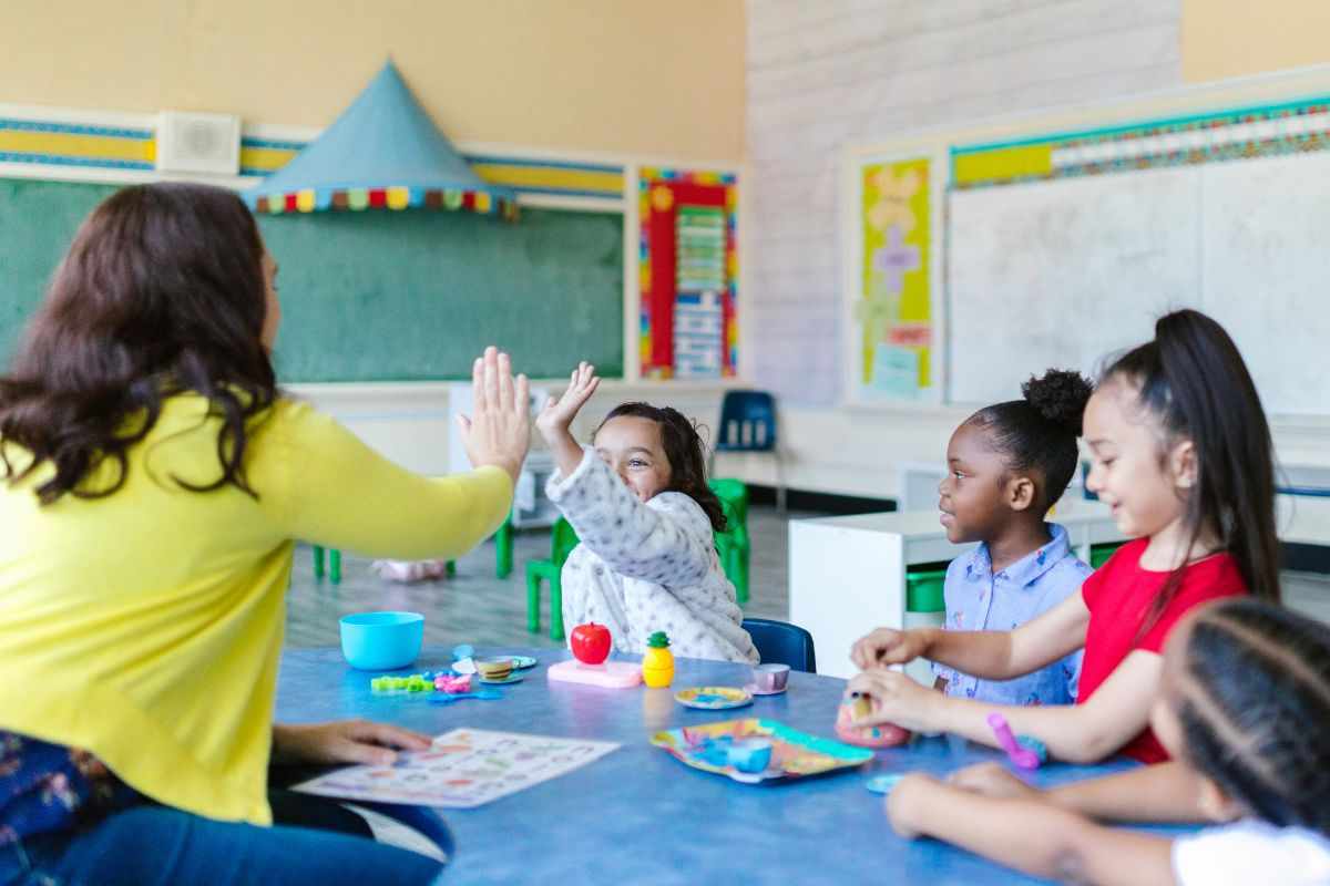 A Sala de Aula como Espaço Social, Afetivo e Transformador: Desafios e Potencialidades na Educação Contemporânea